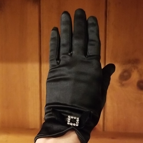 Satin and velvet rhinestone embelished gloves - Picture 3 of 6